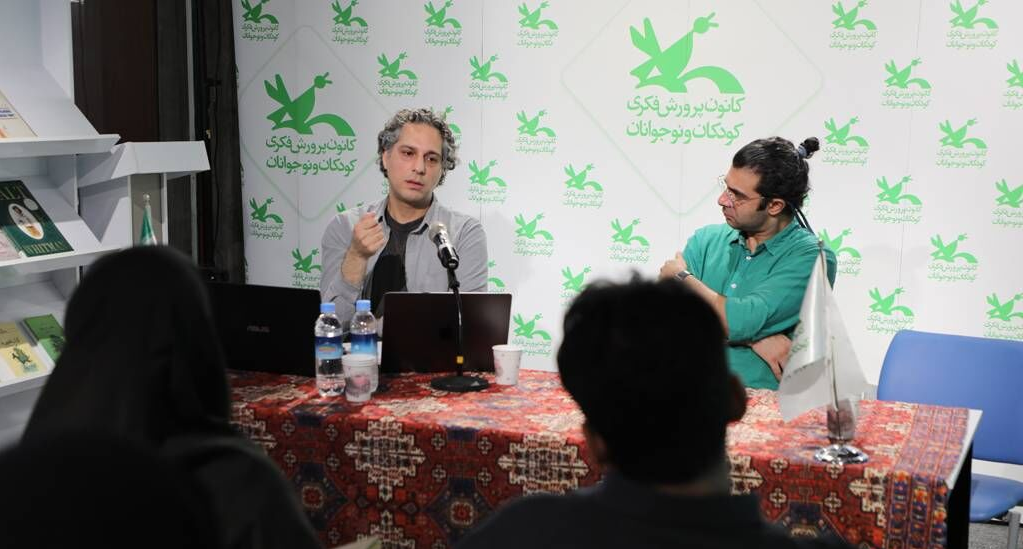 نویسندگی خلاق نویسنده نمیسازد، اما مسیر نوشتن را هموار میکند نویسندگی خلاق نویسنده نمیسازد، اما مسیر نوشتن را هموار میکند