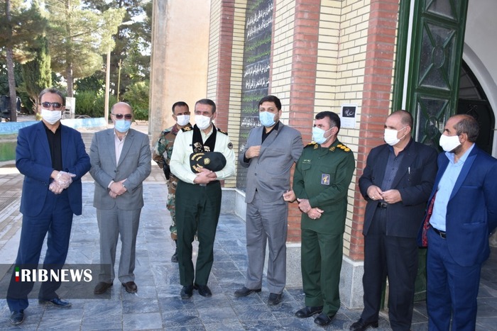 غبار روبی گلزار شهدای یاسوج در نخستین روزهفته دولت